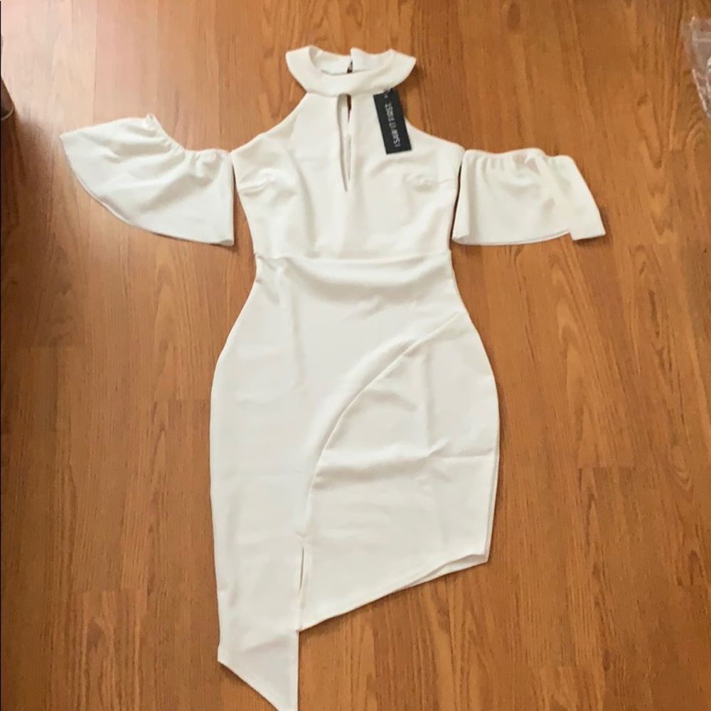 White dress, NEVER worn with tag! Size: US 4